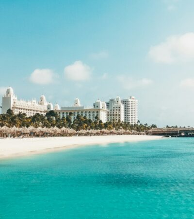 Aruba showing beach and hotel in backdrop